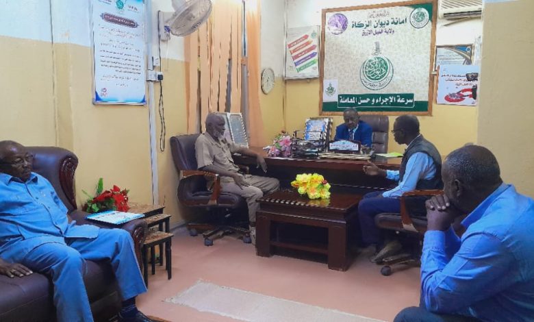 حقار يلتقي مدير مستشفي مكة لطب العيون