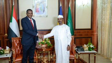 مباحثات بين محمد ديبي ودقلو تتناول القضايا الامنية وتطورات الاوضاع في المنطقة