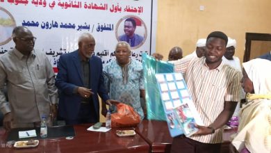 حكومة إلاقليم تكرم اول الشهادة السودانية بجنوب دارفور