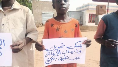 وقفة بالدلنج تطالب بدخول المساعدات الإنسانية